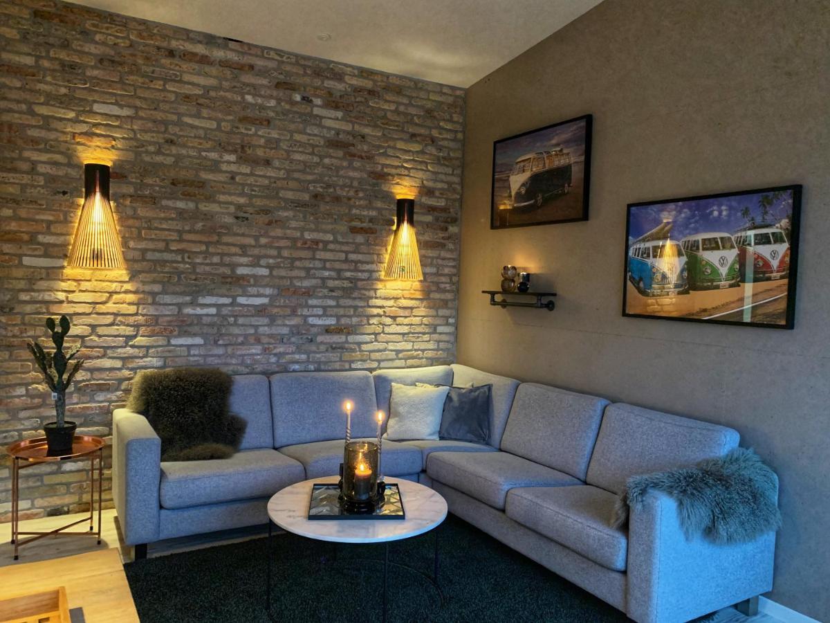 Broncks Apartment 1 - Modern 2-Bedroom In The Heart Of Torshavn Bagian luar foto