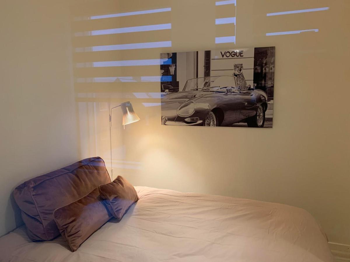 Broncks Apartment 1 - Modern 2-Bedroom In The Heart Of Torshavn Bagian luar foto