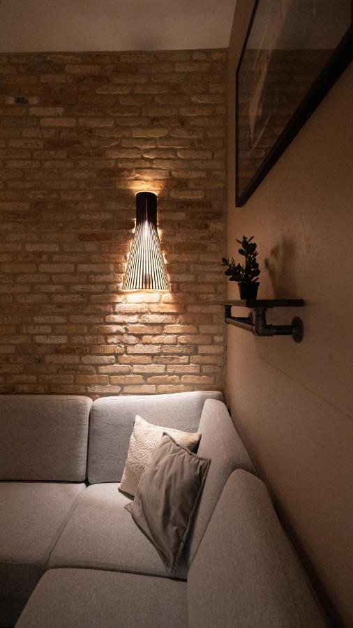 Broncks Apartment 1 - Modern 2-Bedroom In The Heart Of Torshavn Bagian luar foto