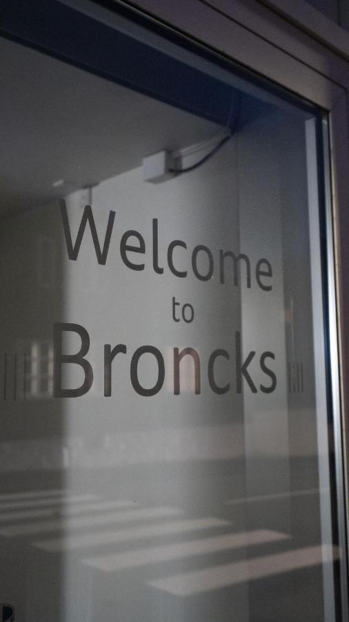 Broncks Apartment 1 - Modern 2-Bedroom In The Heart Of Torshavn Bagian luar foto